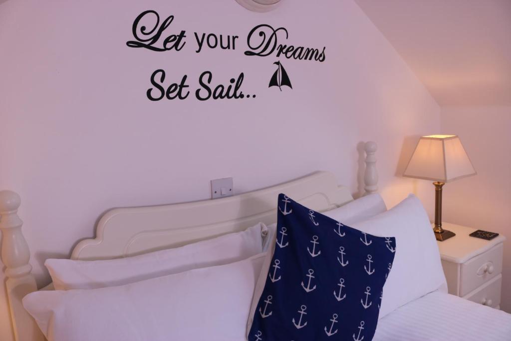 Seascape Cottage room 4