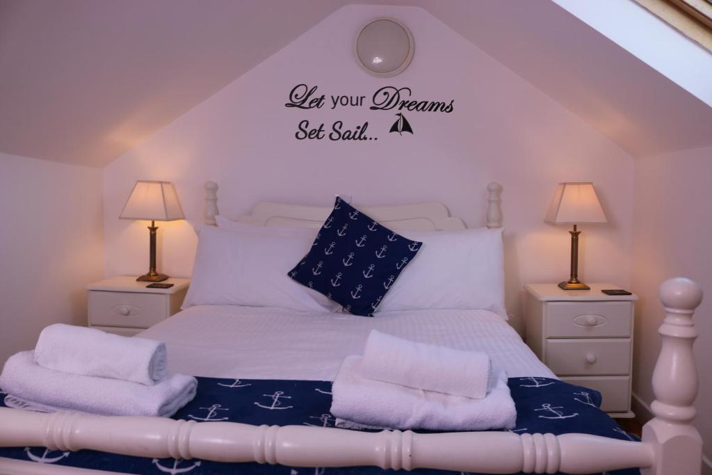 Seascape Cottage room 5